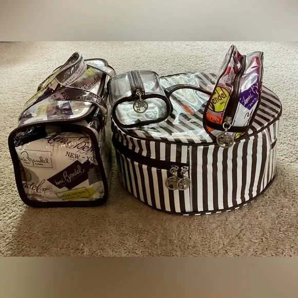 Henri Bendel RARE round XL travel cosmetic case bundle - Picture 1 of 13